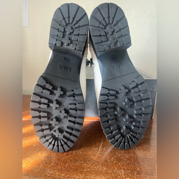 Mia Payson White Boots - Picture 11 of 11